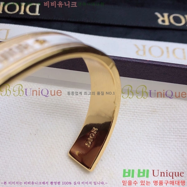 ��� ���� D833104-1