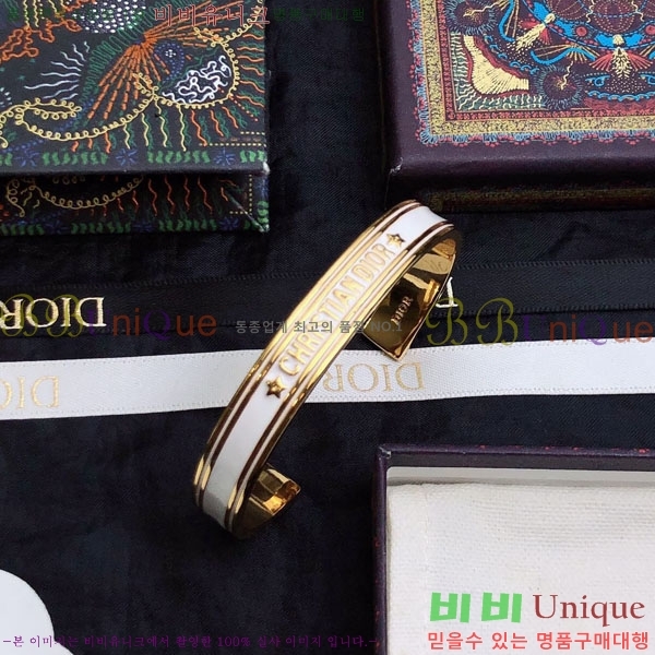 ��� ���� D833104-1