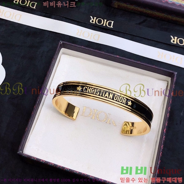 ��� ���� D833104-2