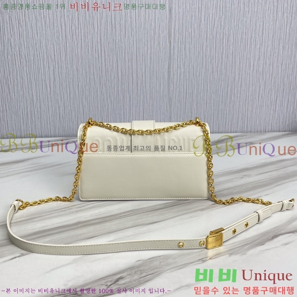 #��� 30 ���״� �̽�Ʈ ����Ʈ ü�ι� M93351-102