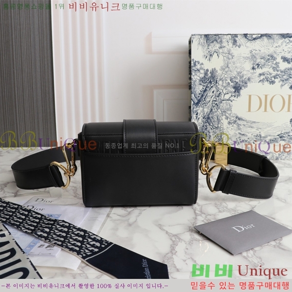 ��� 30 ������ ũ�ν��� 27D876921-5