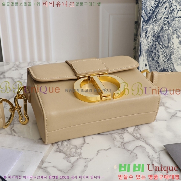 ��� 30 ������ ũ�ν��� 27D876921-3