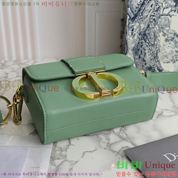 ��� 30 ������ ũ�ν��� 27D876921-1