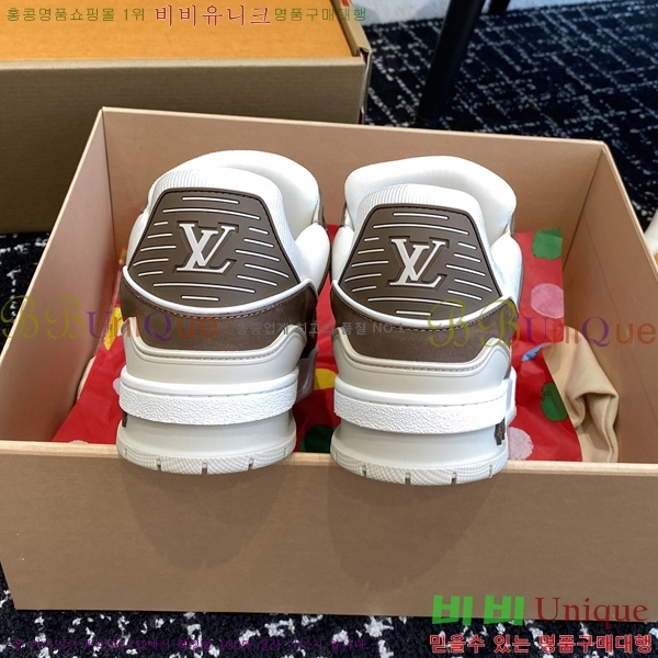 ���̺��� LV Ʈ���̳� ����Ŀ�� 48L2412434-7