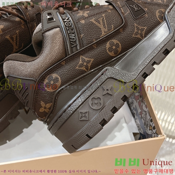 NEW LV Ʈ���̳� �ƽ� ����Ŀ�� 40L249272-77-1