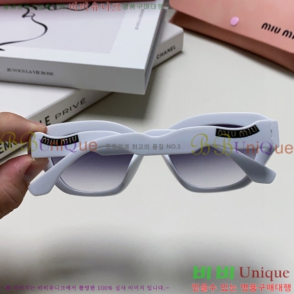 �̿�̿� ���۶� M2459178-2