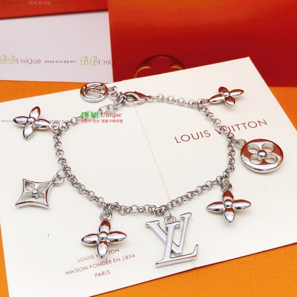 ���� ���̺��� Ŭ���� ���� 8L256185-3