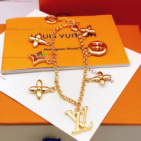 ���� ���̺��� Ŭ���� ���� 8L256185-3