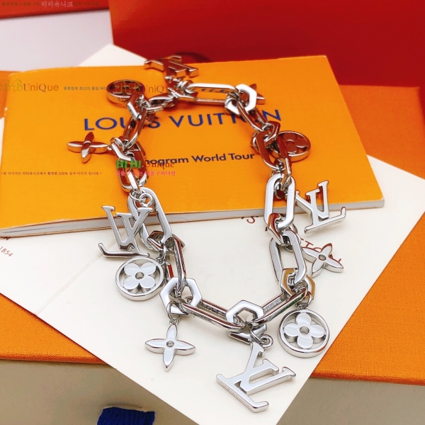 ���� ���̺��� Ŭ���� ���� 8L256185-4