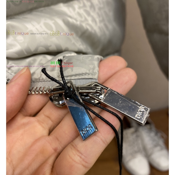 ���� ��* �ٿ� ��Ʈ �е� 61DR2511125-4