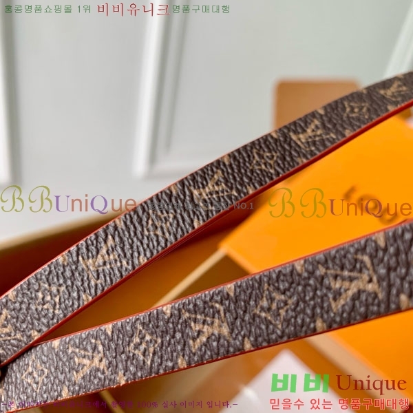 #����*�� LV Ŭ�ν� ŰȦ�� M03689-101