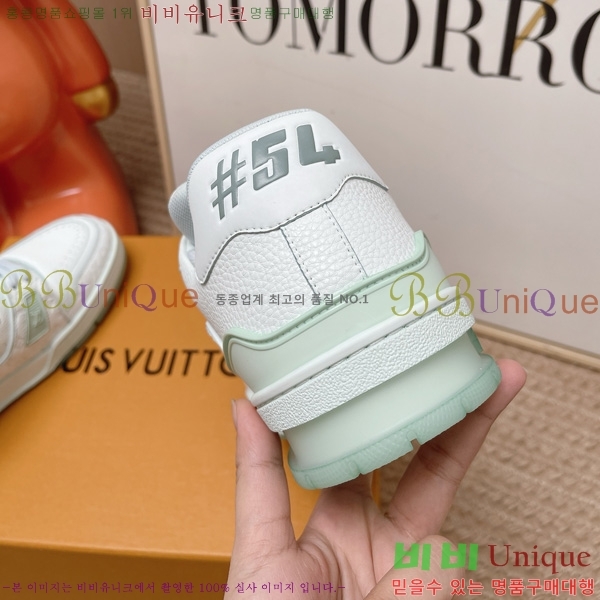 �������� ���̺��� Ʈ���̳� ����Ŀ�� LT2600691-1
