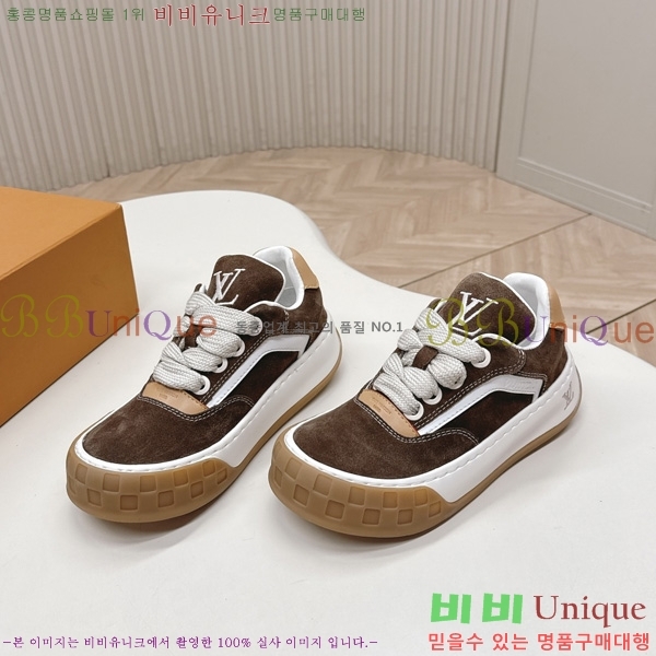 �������� ���̺��� Tilted Sneaker ����Ŀ�� LV402282-10