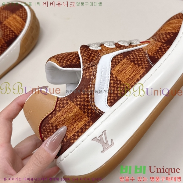 �������� ���̺��� Tilted Sneaker ����Ŀ�� LV402282-6