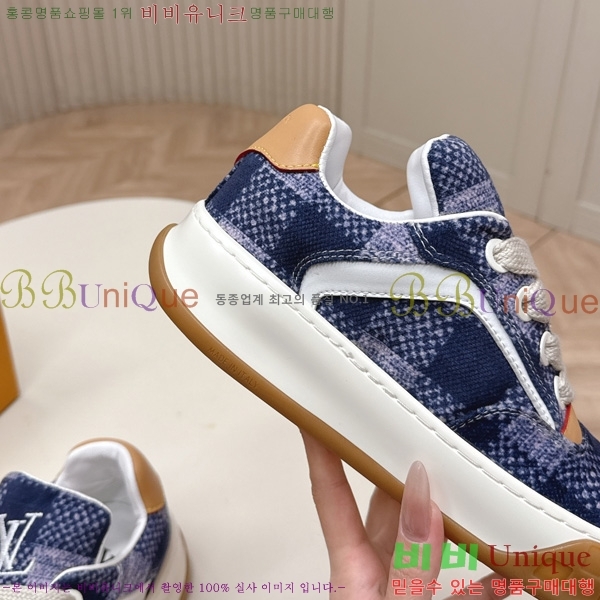 �������� ���̺��� Tilted Sneaker ����Ŀ�� LV402282-17